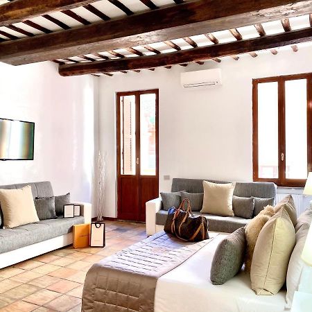 Fontana Di Trevi Private Luxury Apartaments Рим Екстериор снимка